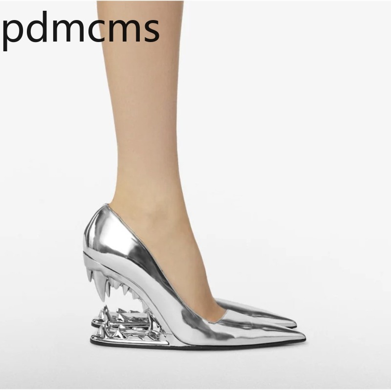 Luxe damespumps met metalen ta - Luxury Lifestyle recensie en prijs
