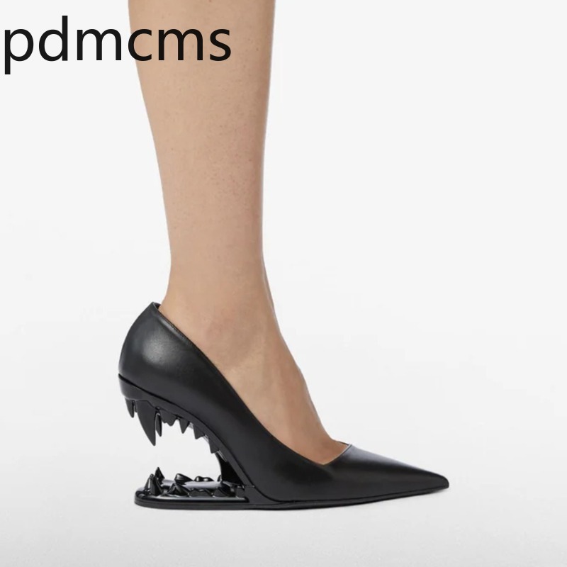 Luxe damespumps met metalen ta - Luxury Lifestyle recensie en prijs